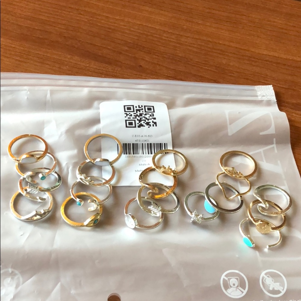 19 Pc. Arrow Wave Ring Set